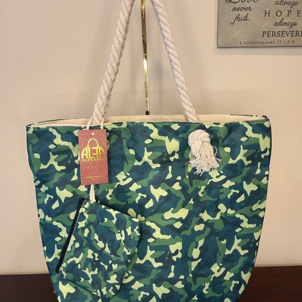 NWT Camouflage Zipper Tote & Pouch